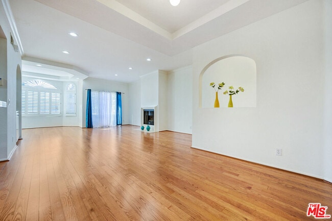 Building Photo - 14960 Dickens St