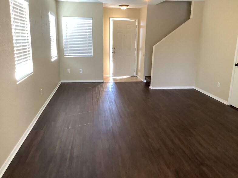Building Photo - 6219 Vaughn Dr NE