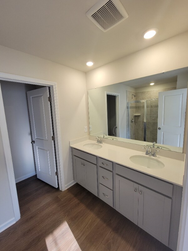 Building Photo - 15760 Country House St