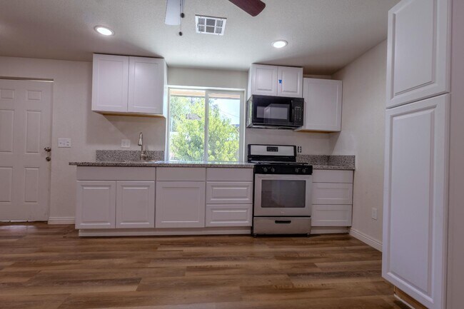 Building Photo - 3232 Sanguinetti Ln