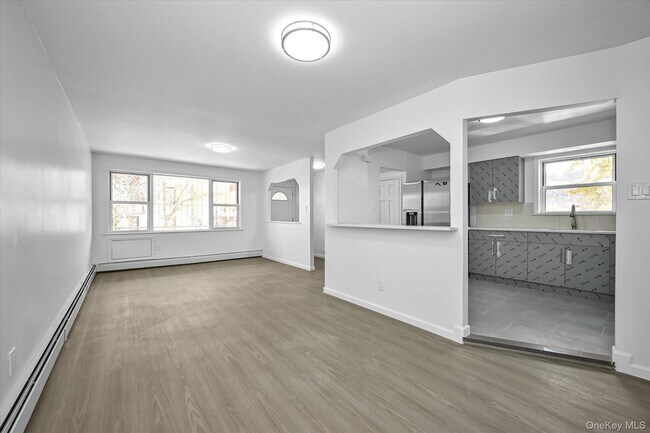 Building Photo - 1684 W 9th St