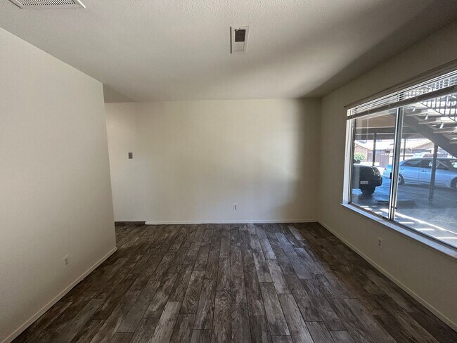 Building Photo - 144 S Parsons Ave