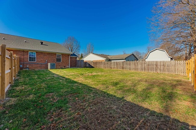 Building Photo - 7127 Pinehurst Dr