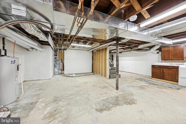 Building Photo - 703 N Providence Rd