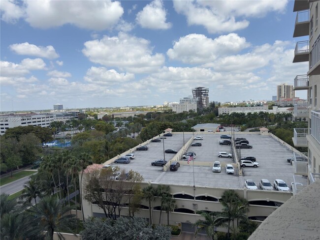 Building Photo - 19501 W Country Club Dr