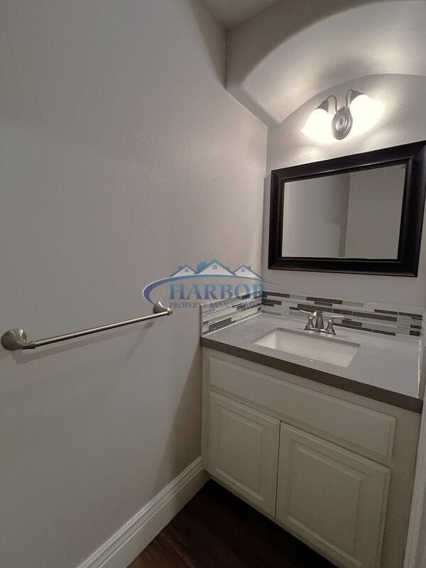 Building Photo - 2405 Vanderbilt Ln