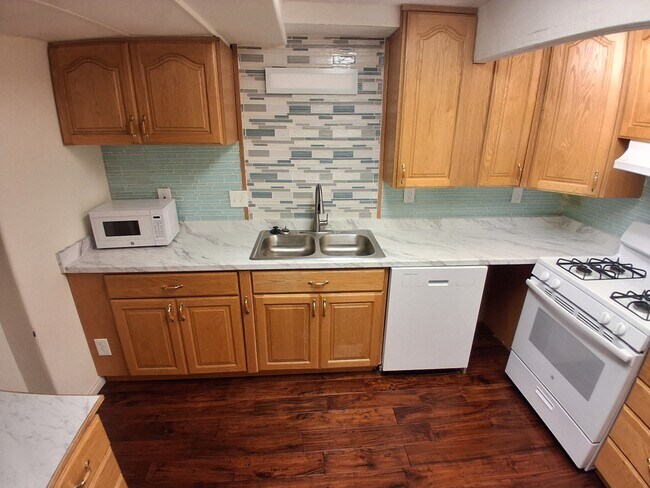 Building Photo - 1468 N 125 W