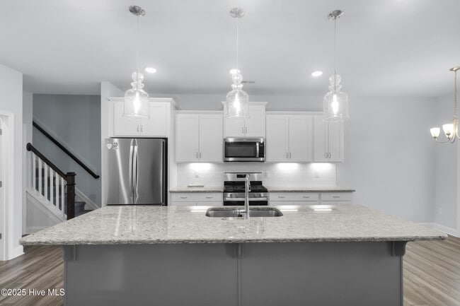 Building Photo - 916 Terraces Ln