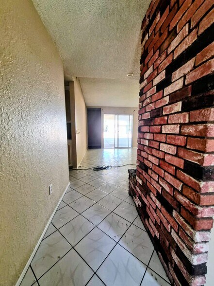 Building Photo - 8834 Palmetto Ave