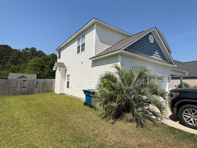 Building Photo - Nautical Reach Subdivision - INCLUDED lawn care / pest service / washer dryer