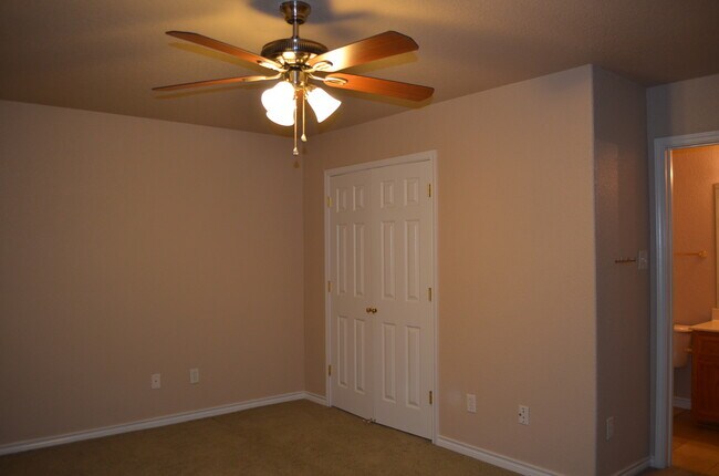 Building Photo - EXECUTIVE HOME IN COUNTRY TRAILS SUBDIVISI...