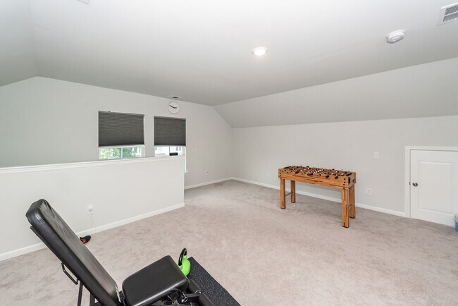 Building Photo - 6 Bedroom 4.5 Bath in Limehouse Village - Summerville