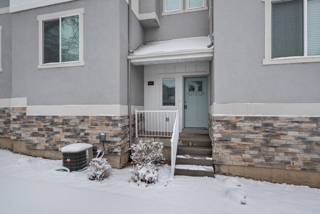 Building Photo - 1027 E 1060 S