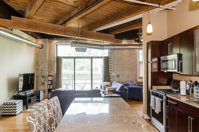 Building Photo - 43 Charlton St