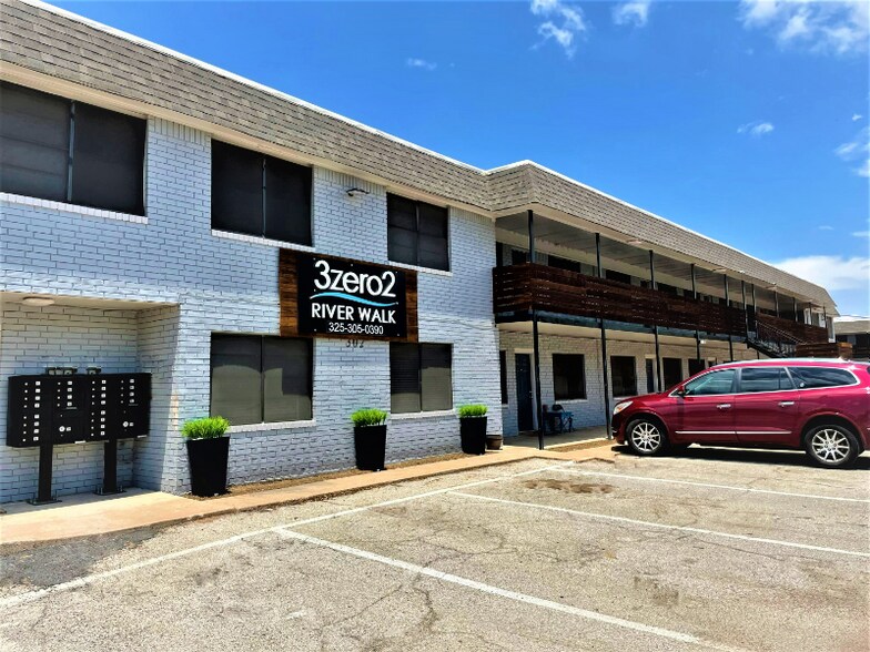 Building Photo - 302 Allen St