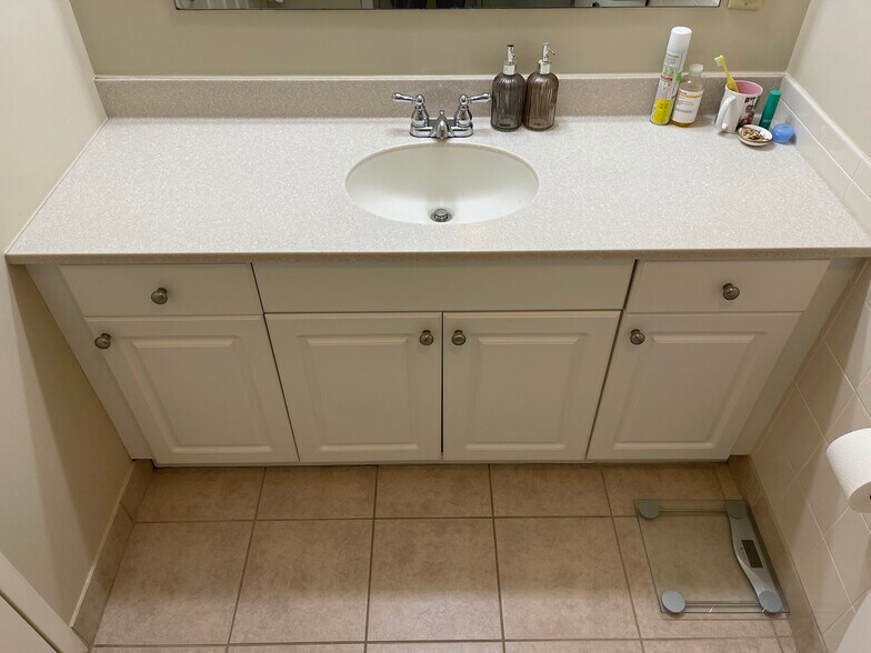 Building Photo - 10 Florence St