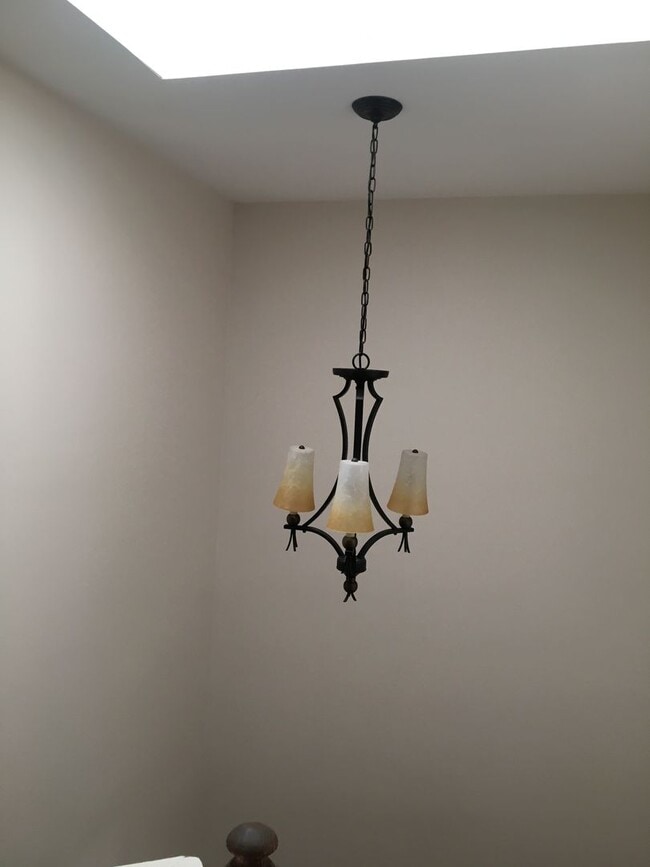 Building Photo - Beautiful 3 Bed, 3.5 Bath Brick Townhouse ...