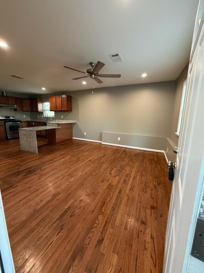 Building Photo - 4101