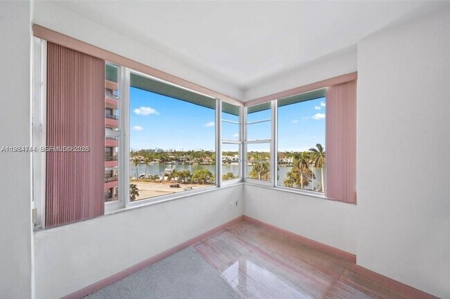 Building Photo - 5255 Collins Ave