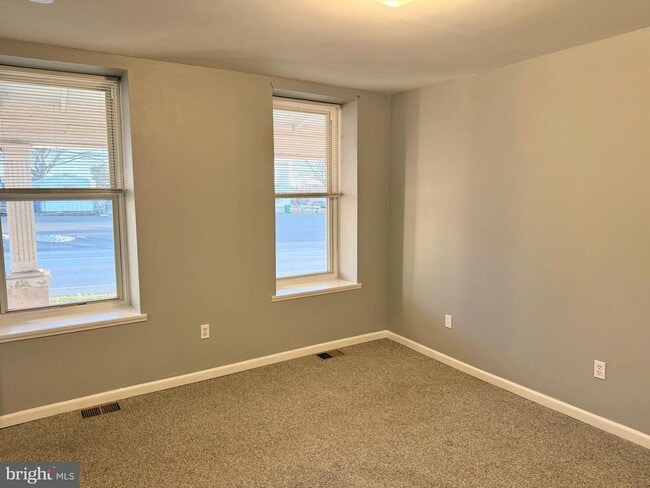 Building Photo - 2933 E High St