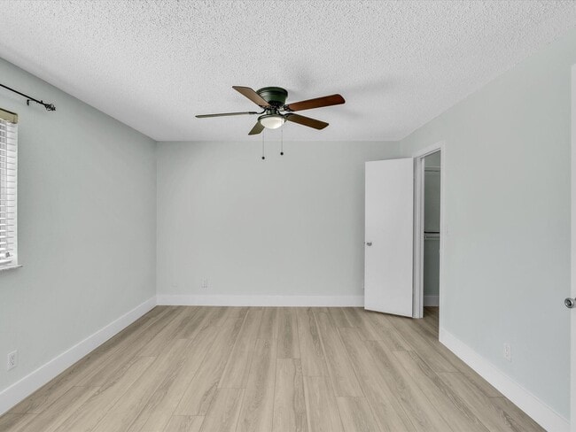 Building Photo - 731 Vista Isles Dr