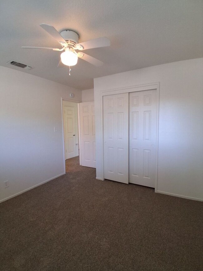 Building Photo - 1419 N Winery Ave
