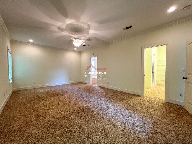 Building Photo - Beautiful 3-Bed Home with Outdoor Kitchen ...