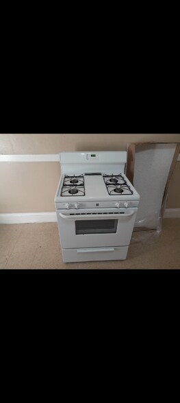 Building Photo - 920 Chicopee St