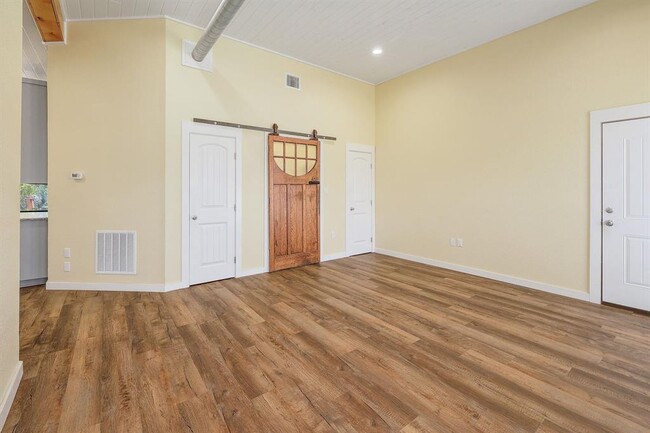 Building Photo - 337 Wilbarger Point