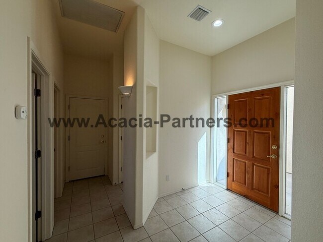 Building Photo - Gated Two Bedroom Home