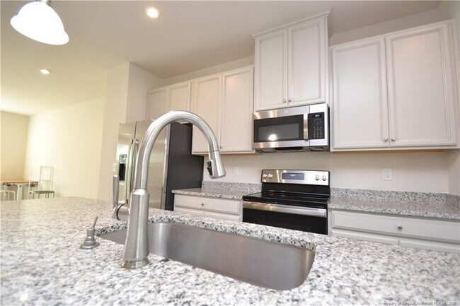 Building Photo - 1006 Romeria Dr