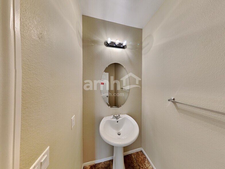 Building Photo - 7585 Engleberg Ave