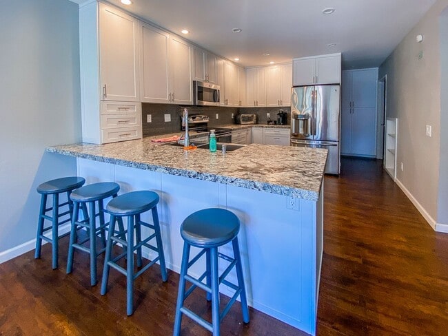 Building Photo - Two-Story 3 Bed, 2.5 Bath with Large Bonus...