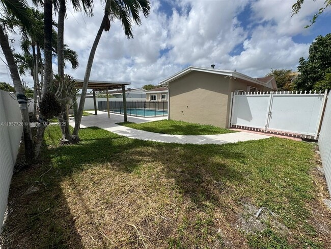 Building Photo - 2405 SW 129th Ct