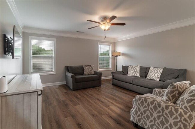 Building Photo - 301 Cochin Dr