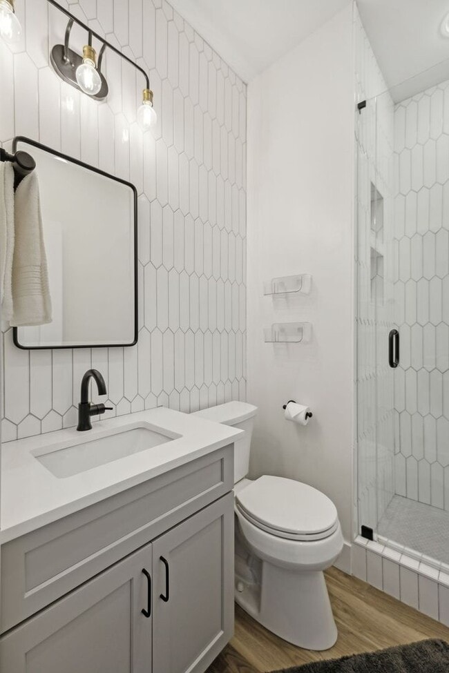 Building Photo - Furnished short term rental home with all utilities included