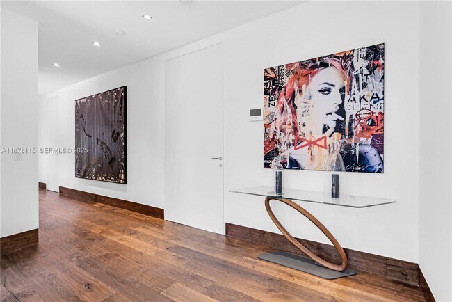 Building Photo - 3009 Pine Tree Dr