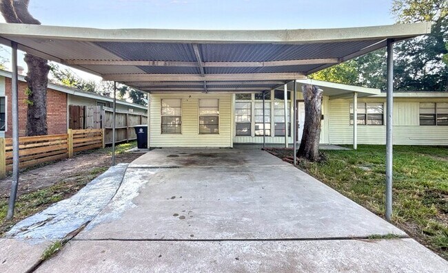 Building Photo - 5826 Burr Oak Dr