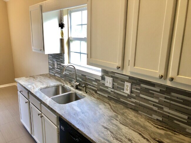 Building Photo - Updated Goodlettsville Home | 3BR with Deck, Fenced Yard & W/D Included