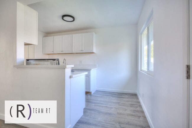 Building Photo - Adorable Newly Remodeled 1 Bed 1 Bathroom ...