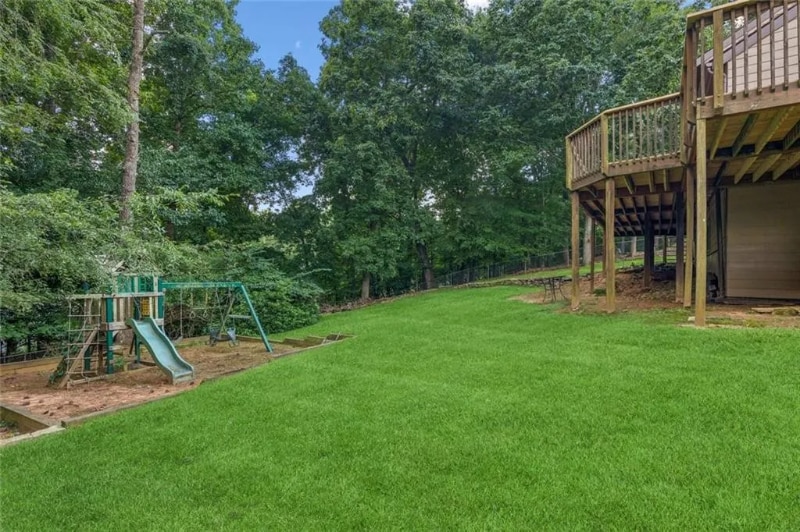 Building Photo - 1616 Maple Ridge Dr