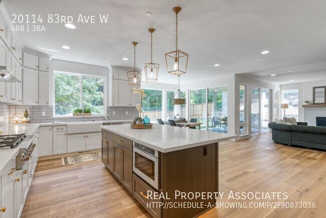 Building Photo - Edmonds Home