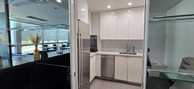 Building Photo - 1200 West Ave