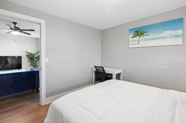 Building Photo - 457 E Kirby St