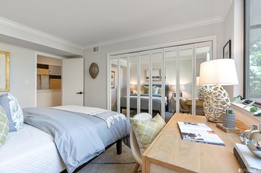 Upper level 2nd bedroom - 2920 Buchanan St