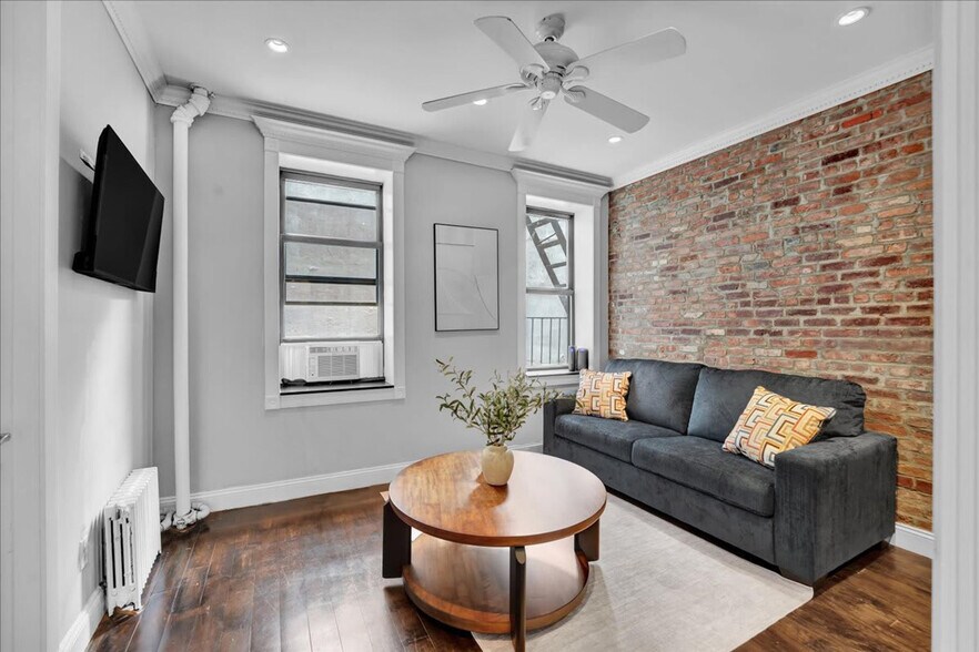 Building Photo - 346 E 18th St