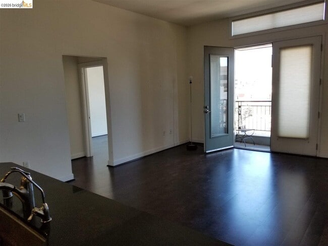 Building Photo - 585 9th St