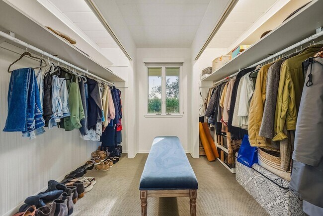 Building Photo - 724 N Refugio Rd