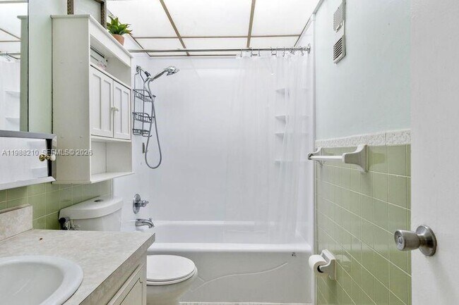 Building Photo - 6960 Miami Gardens Dr