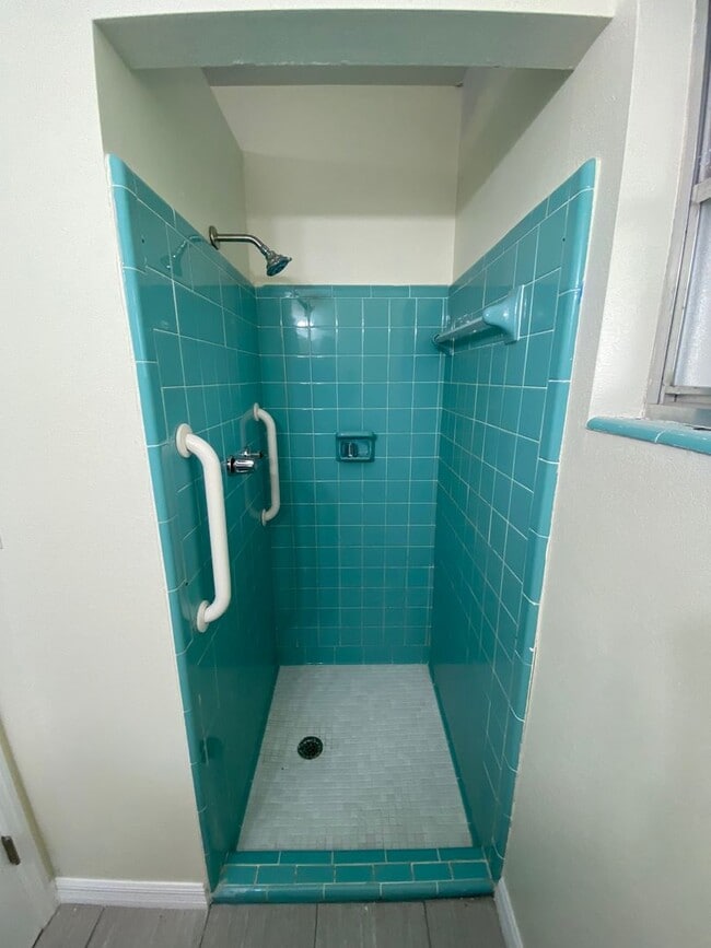Building Photo - Clean two bedroom two bath with Office and porch